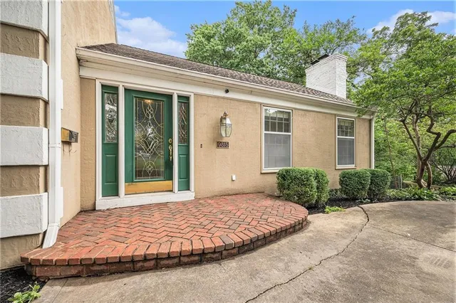 $499,000 | 9815 Overbrook Court, Leawood, KS 66206