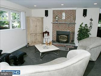 1601 Jill Road Willow Grove, PA 19090 - Photo 4 of 6 Family Room