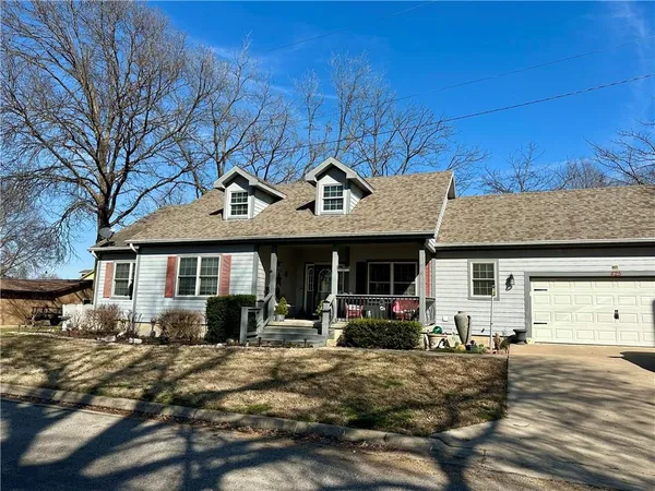 $400,000 | 425 South Pine Street, Ottawa, KS 66067