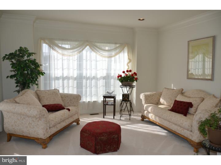 110 Danny Road Sanatoga, PA 19464 - Photo 5 of 22 Living Room