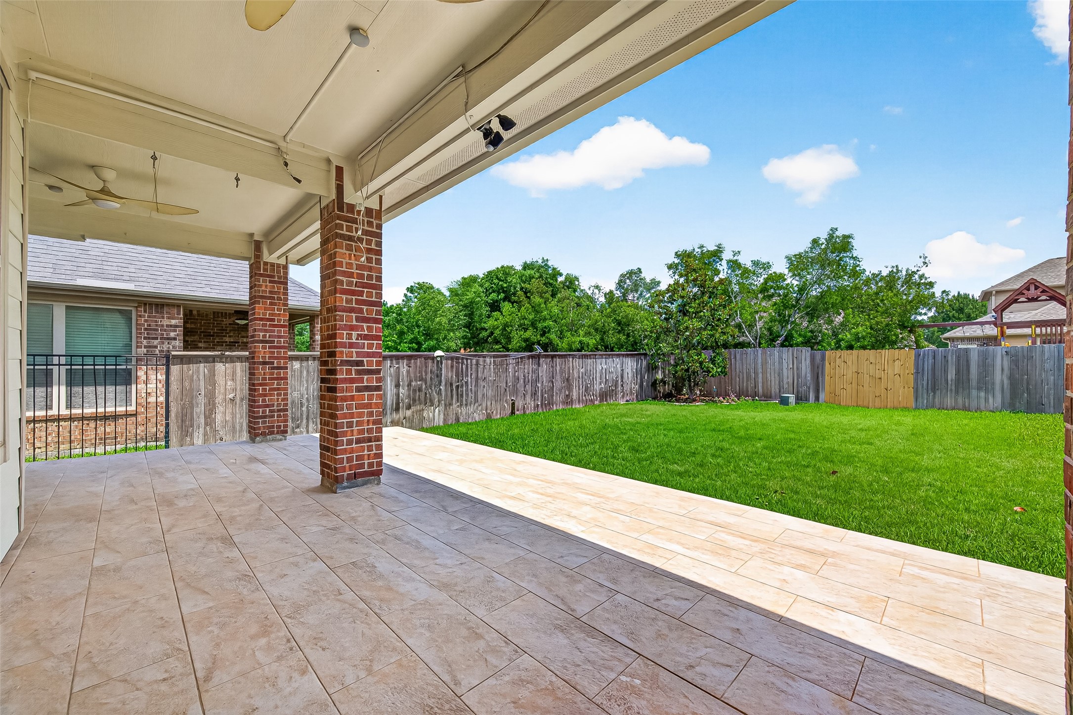 138 South Sawbridge Circle Spring, TX 77389 - Photo 36 of 37 a view of a backyard