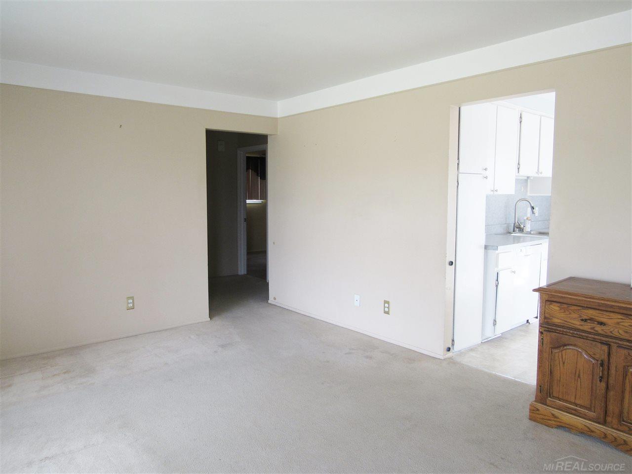 11608 Engleman Road Warren, MI 48089 - Photo 11 of 17 31260890-10.JPG