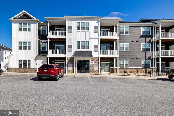 $1,956 | 115 Sienna Drive, Unit 302, Westminster, MD 21158