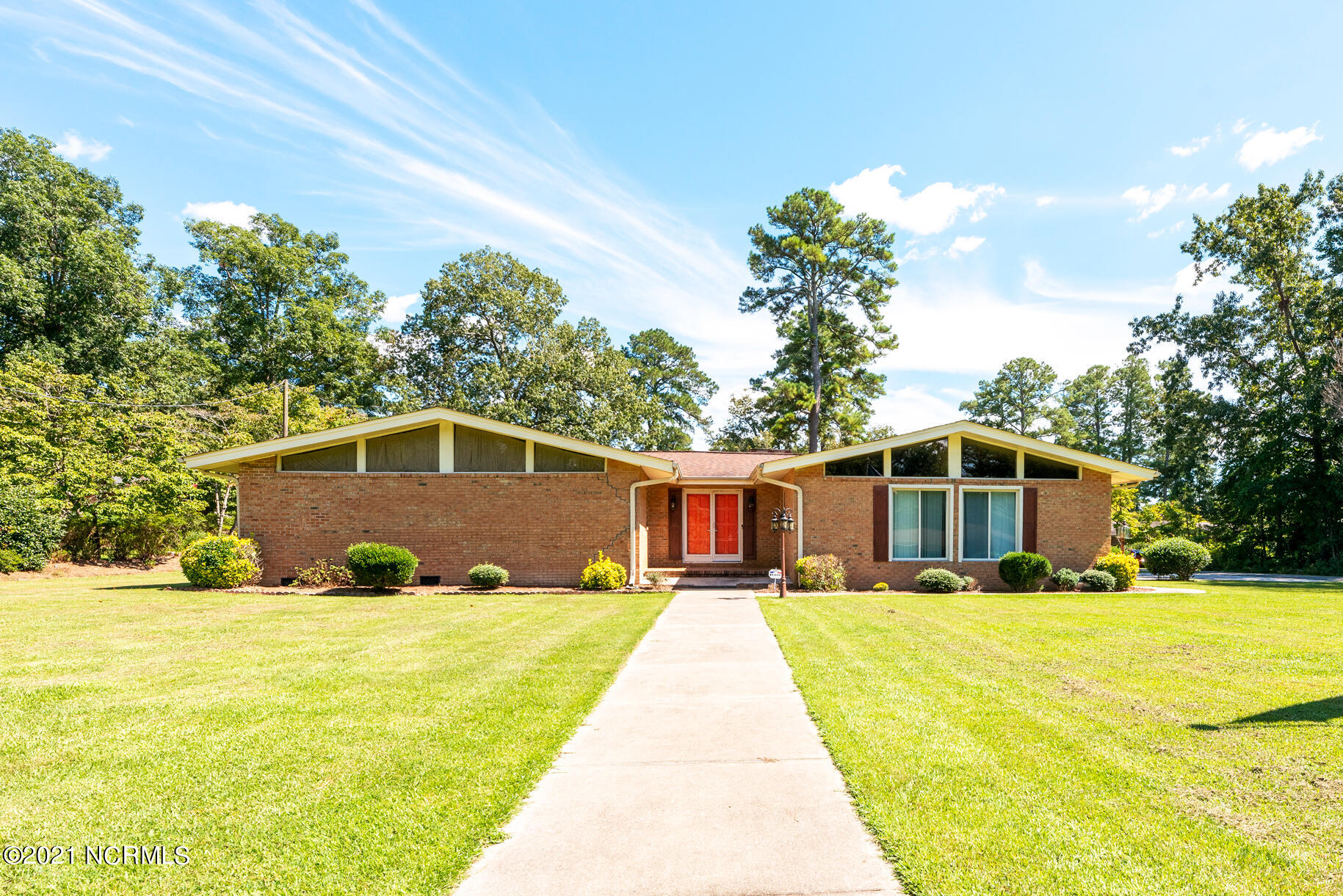 1375 Oakview Road Williamston, NC 27892 - Photo 1 of 51 Front of home
