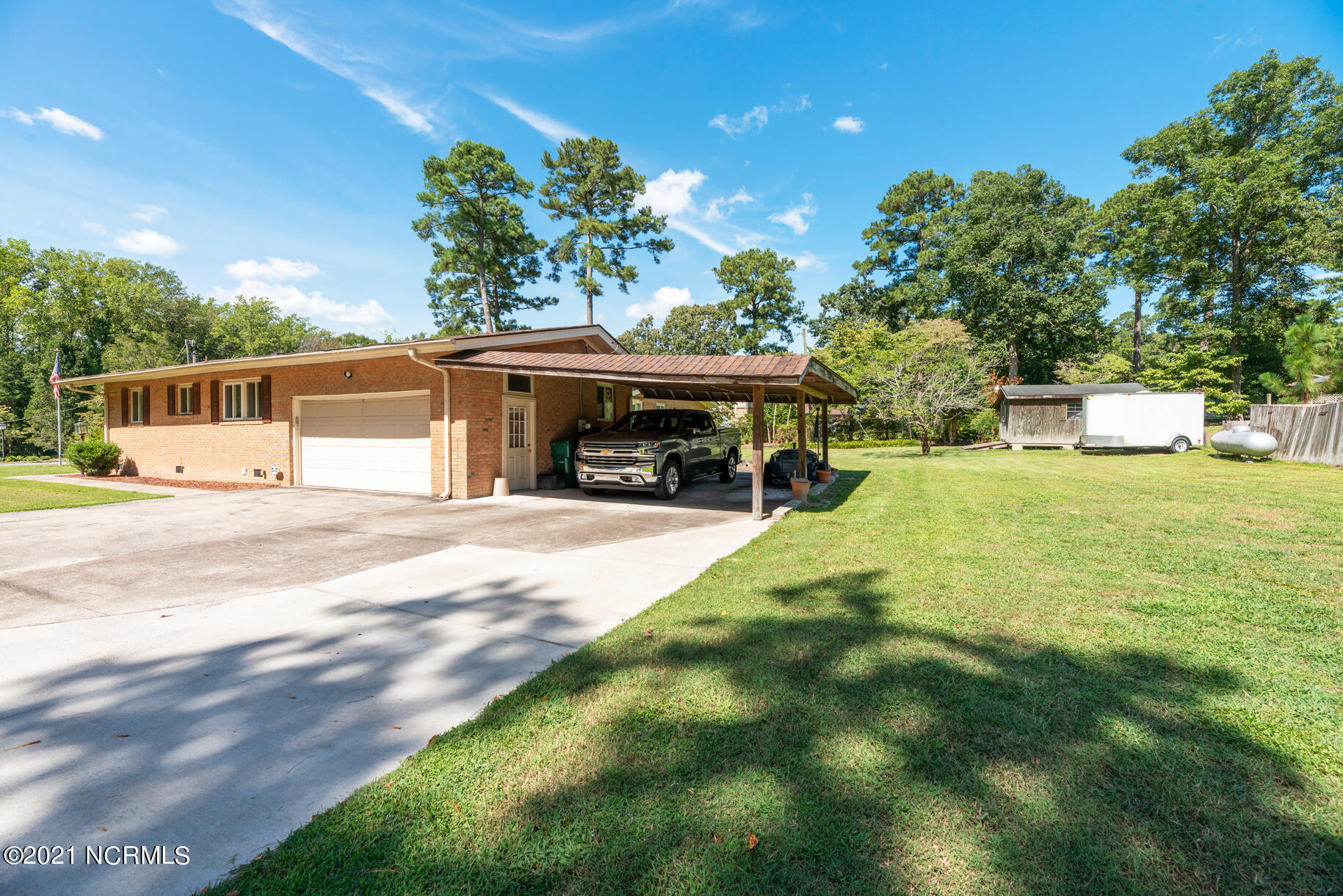 1375 Oakview Road Williamston, NC 27892 - Photo 5 of 51 1375-Oakview-CPS_3812-HDR