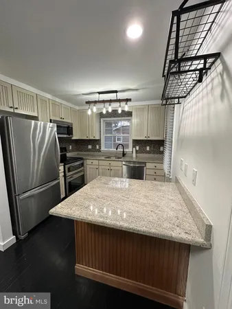 $2,750 | 932 12th Street, Pasadena, MD 21122