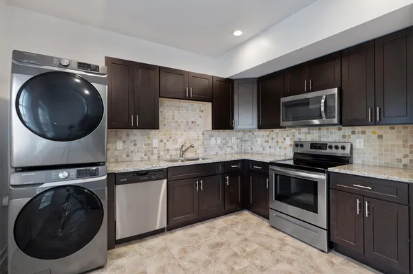 $1,750 | 6211 Manor Road, Unit 129, Austin, TX 78723