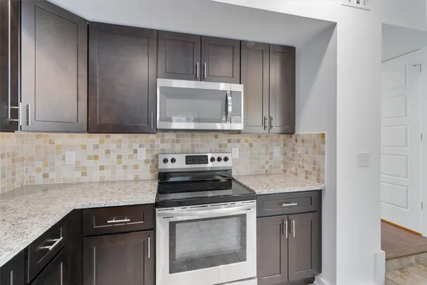 $1,750 | 6211 Manor Road, Unit 129, Austin, TX 78723