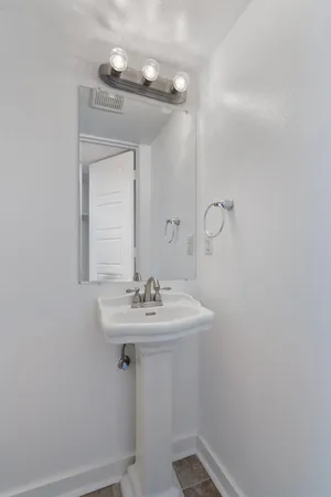 $1,750 | 6211 Manor Road, Unit 129, Austin, TX 78723