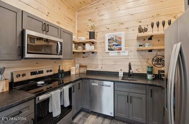 - Round Top Way Sevierville, TN 37862 - Photo 13 of 26 kitchen 1