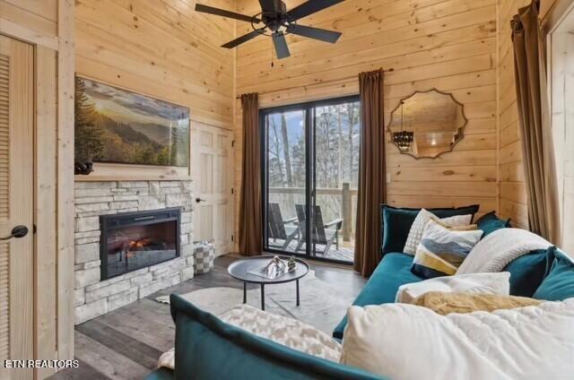 - Round Top Way Sevierville, TN 37862 - Photo 9 of 26 living 2