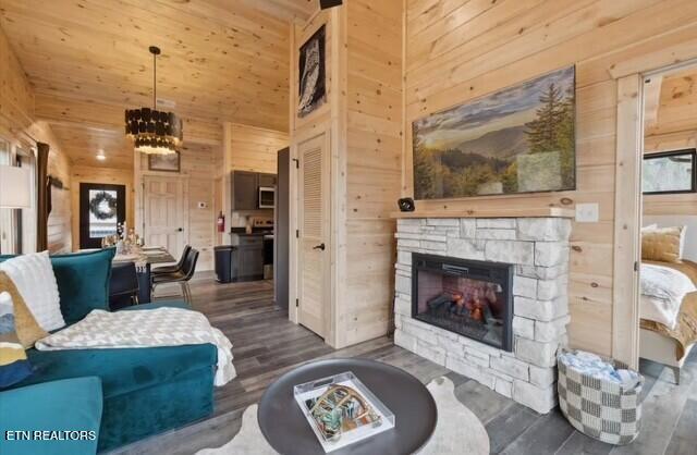 - Round Top Way Sevierville, TN 37862 - Photo 10 of 26 living