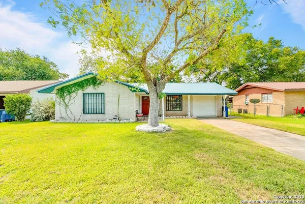 $216,000 | 1006 East Fannin Street, Beeville, TX 78102