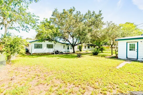 $216,000 | 1006 East Fannin Street, Beeville, TX 78102