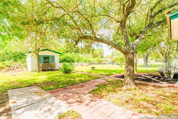 $216,000 | 1006 East Fannin Street, Beeville, TX 78102