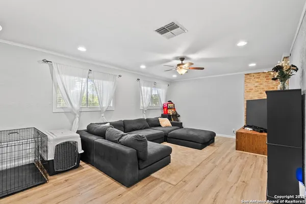 $216,000 | 1006 East Fannin Street, Beeville, TX 78102