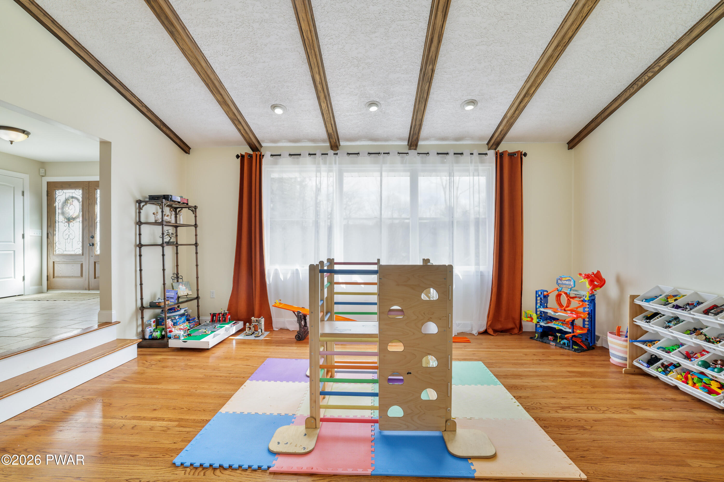 6 - Living Room