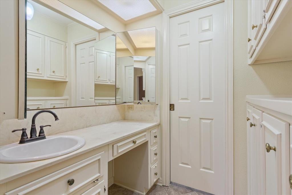 3400 Timbermill Road Waco, TX 76710 - Photo 15 of 37 Separate Vanities