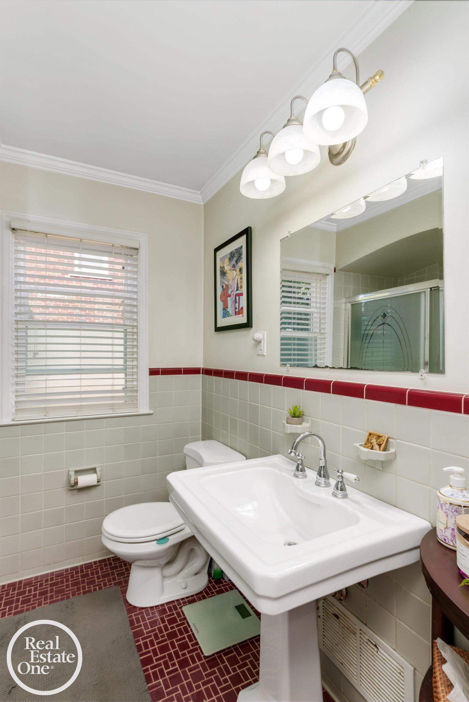 1088 Torrey Road Grosse Pointe, MI 48236 - Photo 28 of 50 First Floor Full Bathroom