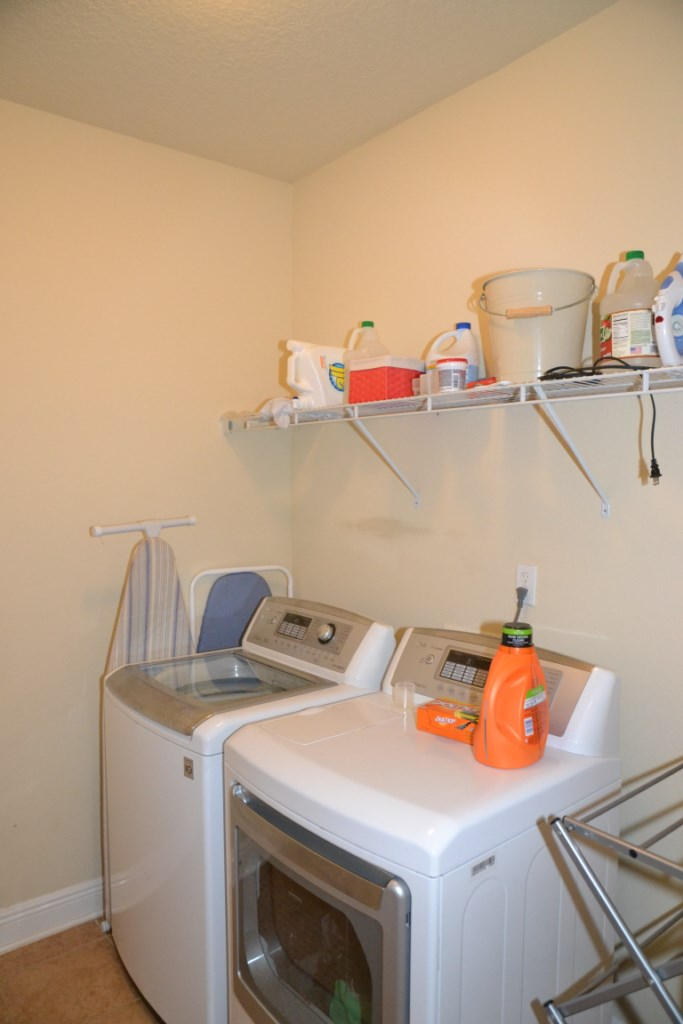 638 Red Fern Road Crestview, FL 32536 - Photo 25 of 55 a utility room with dryer and washer