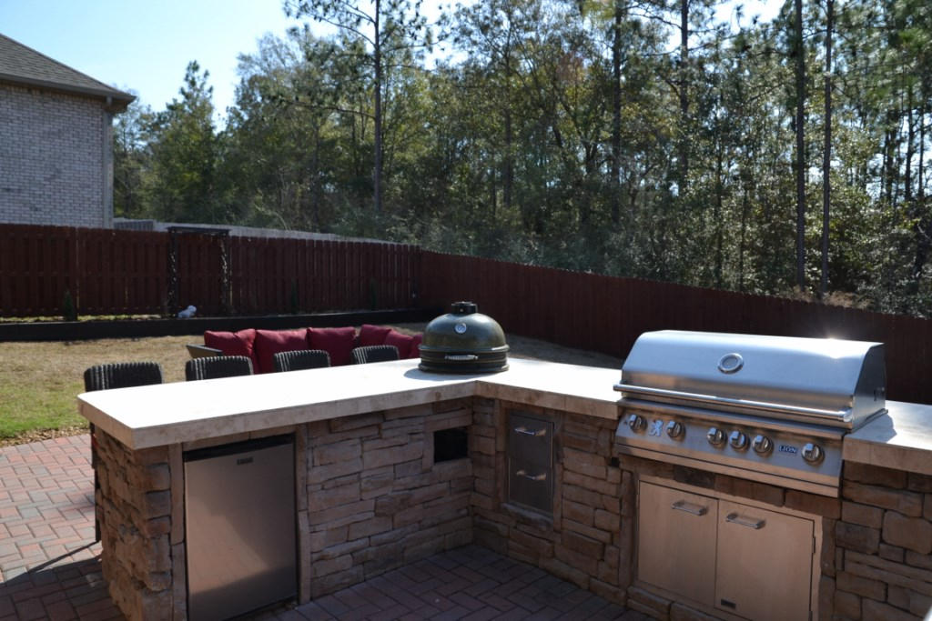638 Red Fern Road Crestview, FL 32536 - Photo 5 of 55 a view of a chairs and table in the terrace