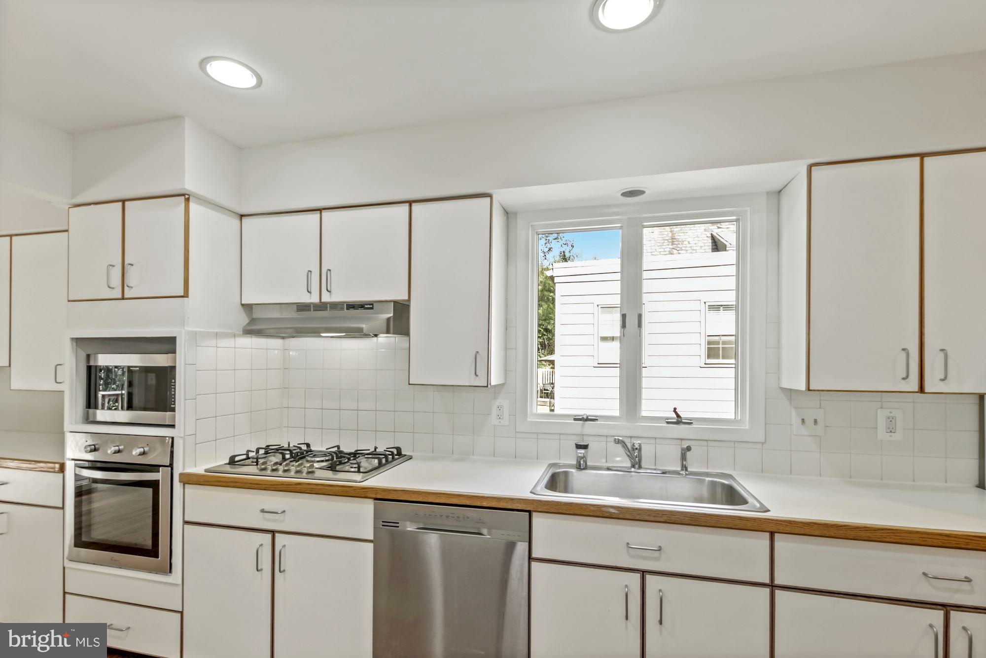 6203 Winston Drive Bethesda, MD 20817 - Photo 9 of 35