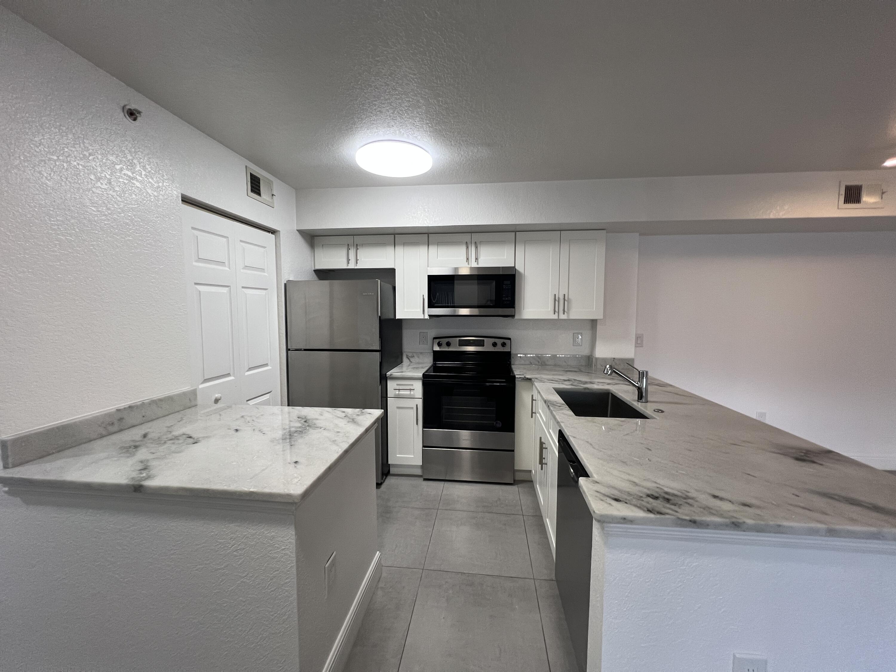 191 Southwest Palm Drive, Unit 105 Port St. Lucie, FL 34986 - Photo 6 of 23 IMG_9917