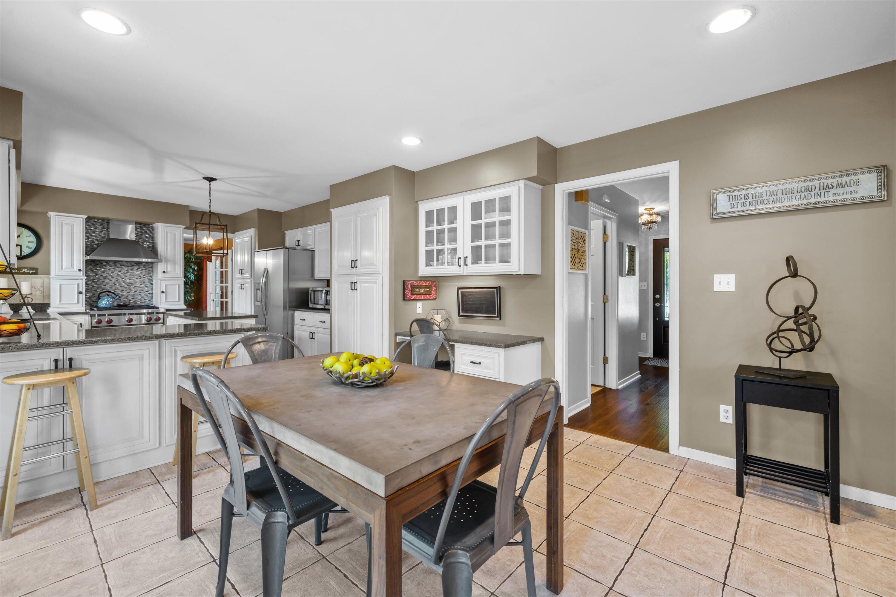 6501 Jessica Turn Caledonia, WI 53402 - Photo 19 of 66 Sun Drenched Dining Area