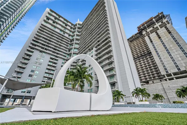 $419,999 | 690 Southwest 1st Court, Unit 1709, Miami, FL 33130