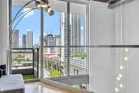 $419,999 | 690 Southwest 1st Court, Unit 1709, Miami, FL 33130