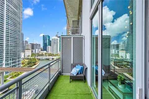 $419,999 | 690 Southwest 1st Court, Unit 1709, Miami, FL 33130