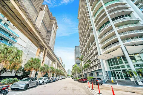 $419,999 | 690 Southwest 1st Court, Unit 1709, Miami, FL 33130