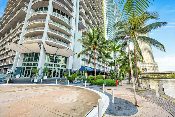 $419,999 | 690 Southwest 1st Court, Unit 1709, Miami, FL 33130