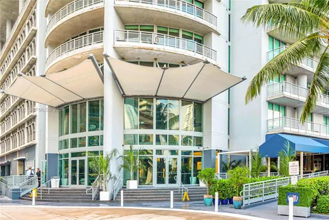 $419,999 | 690 Southwest 1st Court, Unit 1709, Miami, FL 33130