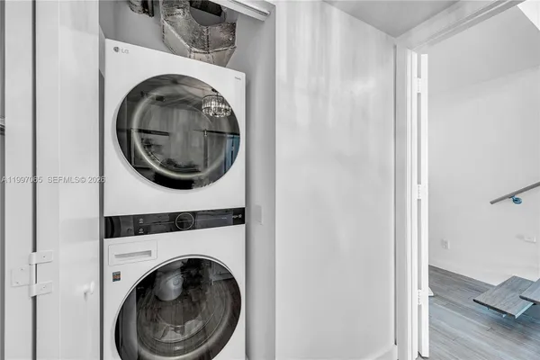 $419,999 | 690 Southwest 1st Court, Unit 1709, Miami, FL 33130