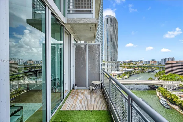 $419,999 | 690 Southwest 1st Court, Unit 1709, Miami, FL 33130