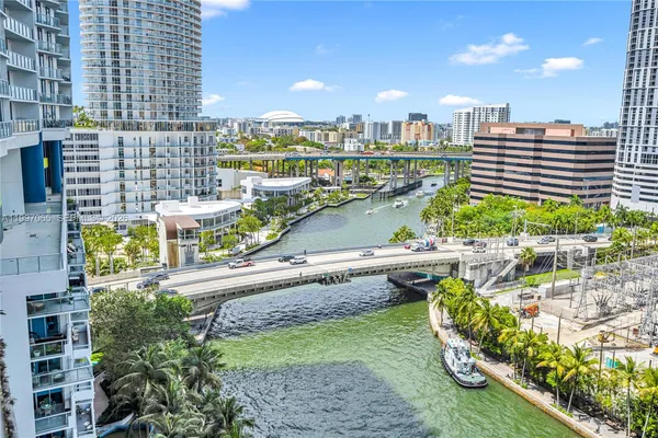 $419,999 | 690 Southwest 1st Court, Unit 1709, Miami, FL 33130