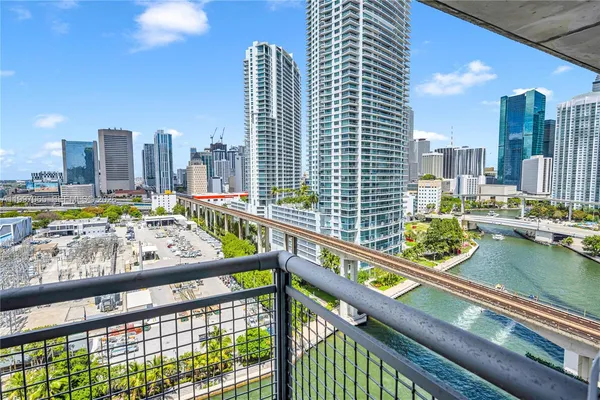 $419,999 | 690 Southwest 1st Court, Unit 1709, Miami, FL 33130
