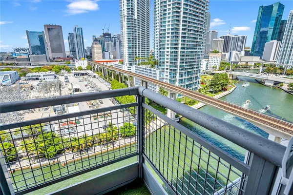 $419,999 | 690 Southwest 1st Court, Unit 1709, Miami, FL 33130