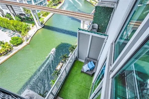 $419,999 | 690 Southwest 1st Court, Unit 1709, Miami, FL 33130