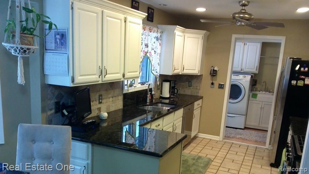 1220 Ruby Avenue Rochester Hills, MI 48309 - Photo 5 of 32