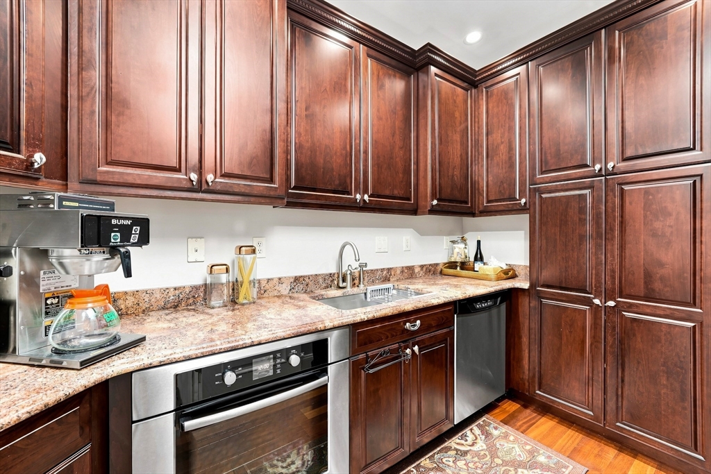 21 Douglas Road Lexington, MA 02420 - Photo 10 of 37 Gallery Image 10