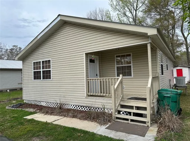 $1,350 | 3331 John West Moore Avenue, Mandeville, LA 70448