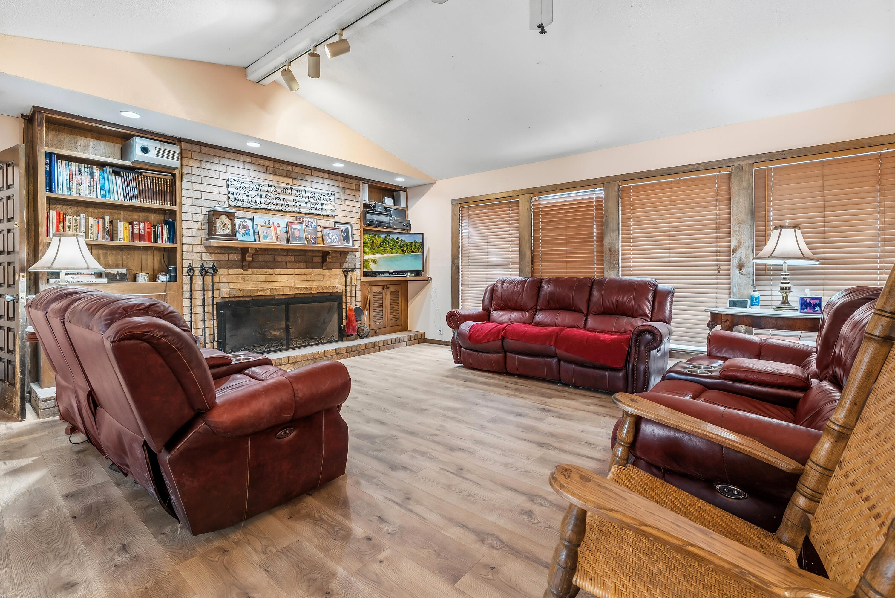 3807 68th Street Lubbock, TX 79413 - Photo 14 of 30 IMG_8393