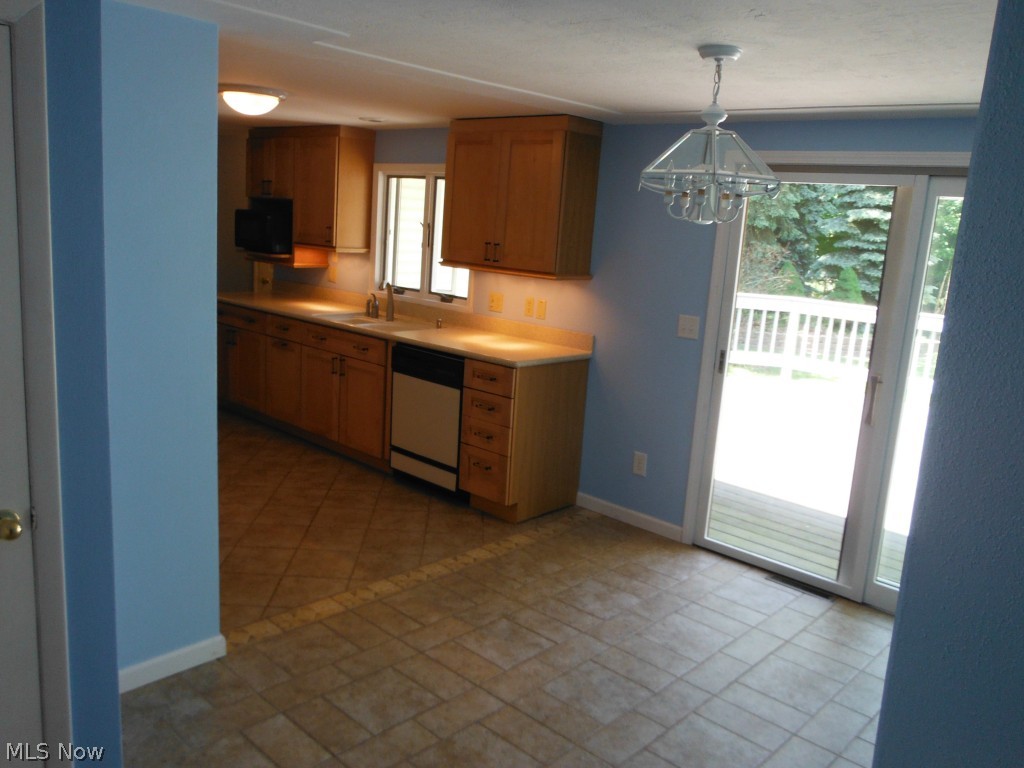 49940 Middle Ridge Road Amherst, OH 44001 - Photo 7 of 21