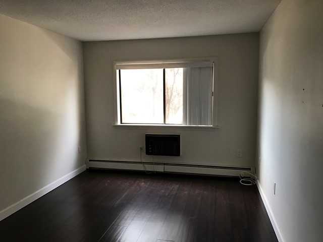 13 Strawberry Bank Road, Unit 4 Nashua, NH 03062 - Photo 4 of 7