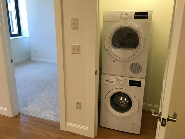 $2,121 | 875 Elm Street, Unit 206, Manchester, NH 03101