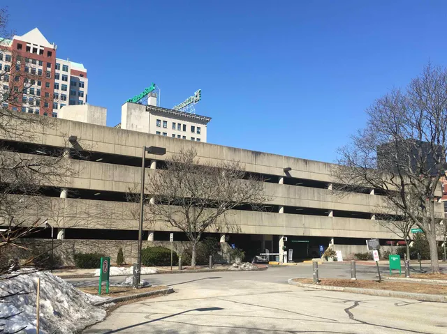 $2,121 | 875 Elm Street, Unit 206, Manchester, NH 03101