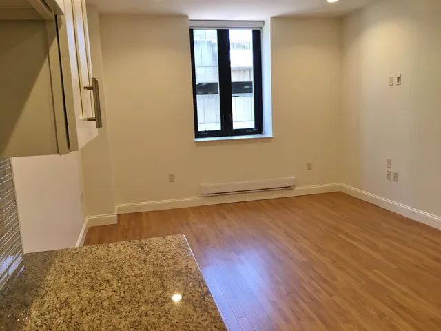 $2,121 | 875 Elm Street, Unit 206, Manchester, NH 03101