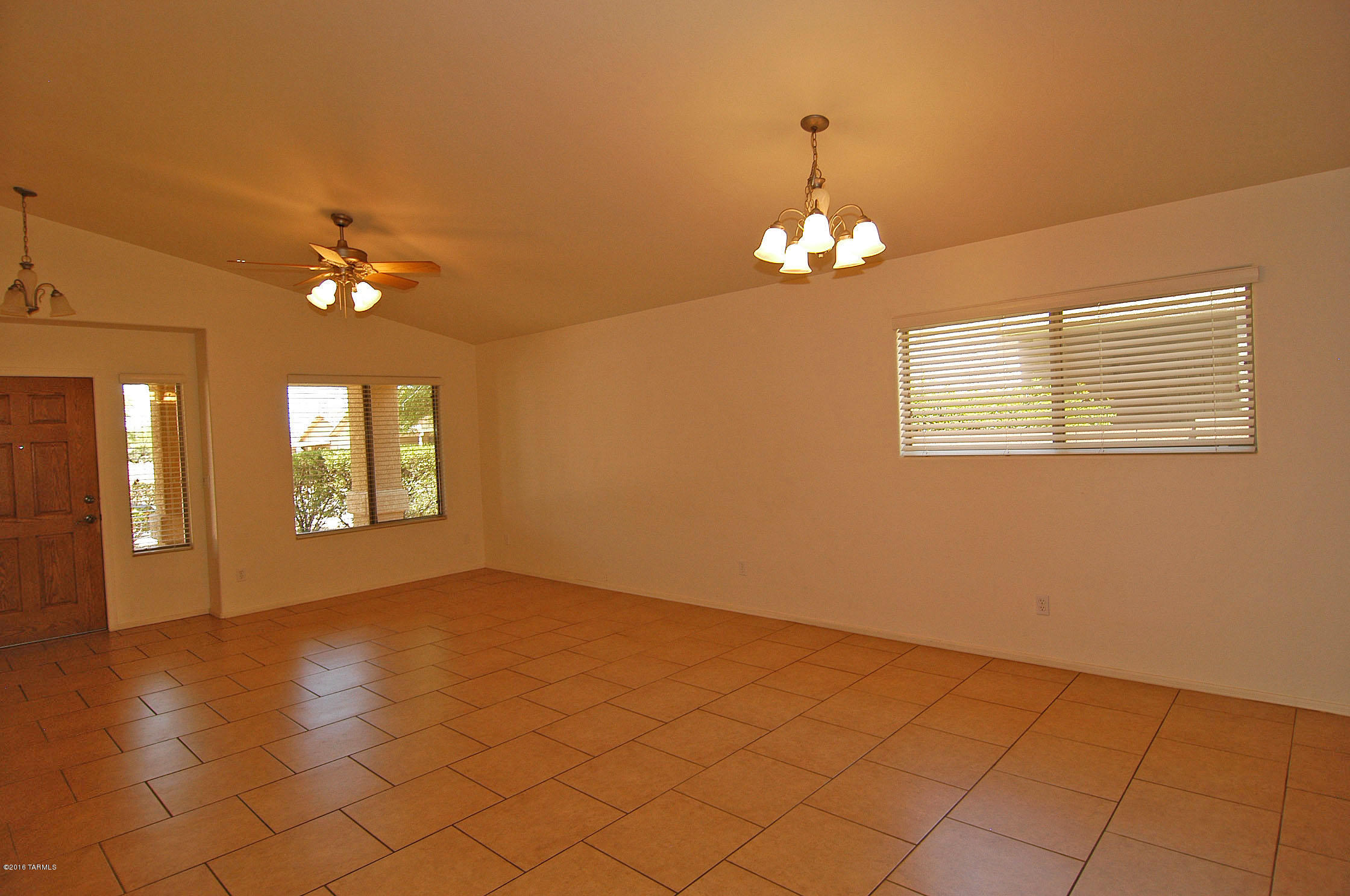 2351 West Golden Hills Road Tucson, AZ 85745 - Photo 5 of 18
